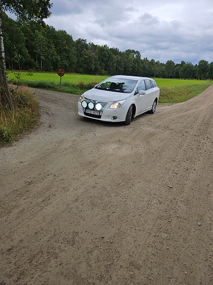 Toyota Avensis 4 of 8