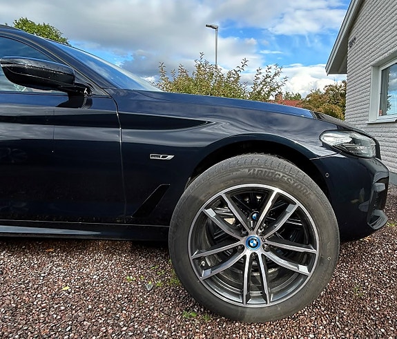 BMW 530e 3 of 17