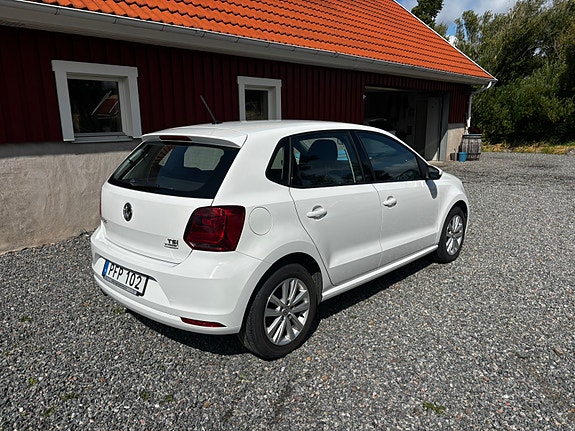 Volkswagen Polo 2 of 3