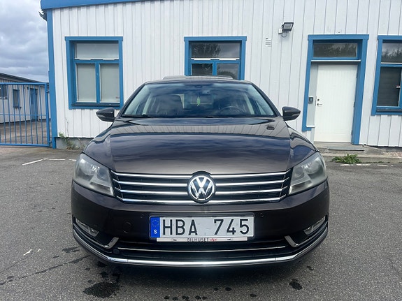 Volkswagen Passat 2 of 14
