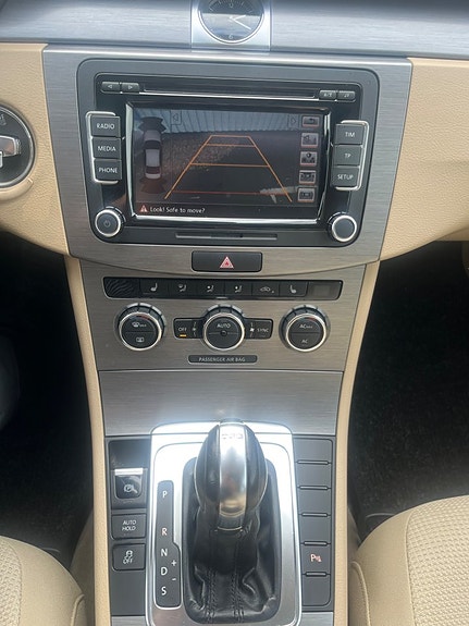 Volkswagen Passat 12 of 14