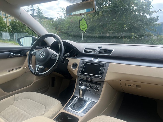 Volkswagen Passat 11 of 14
