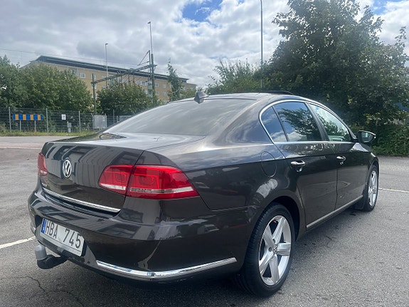 Volkswagen Passat 6 of 14