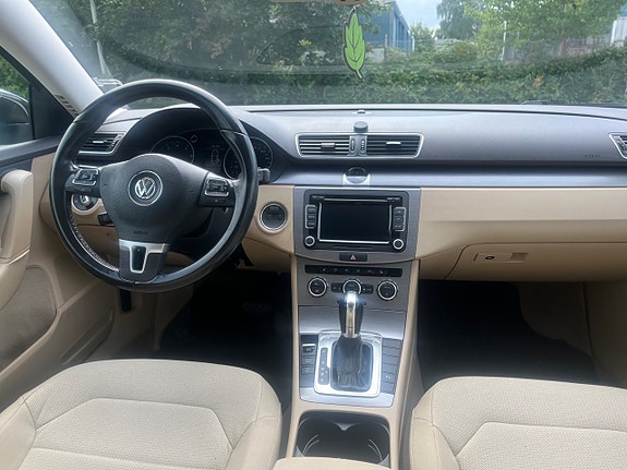 Volkswagen Passat 10 of 14
