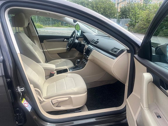 Volkswagen Passat 8 of 14
