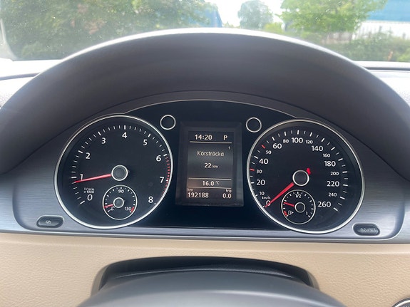Volkswagen Passat 13 of 14