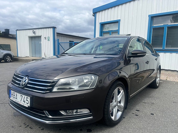 Volkswagen Passat 5 of 14