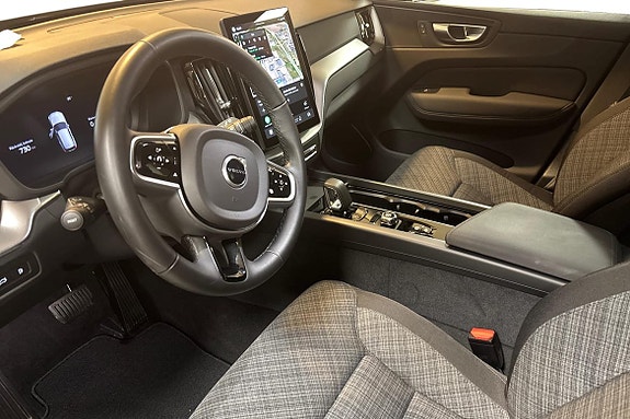 Volvo XC60 8 of 15