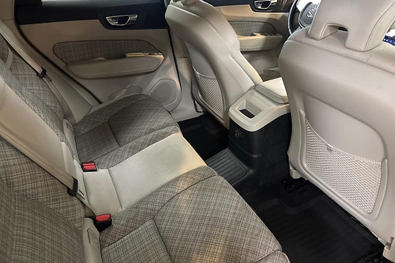Volvo XC60 11 of 15