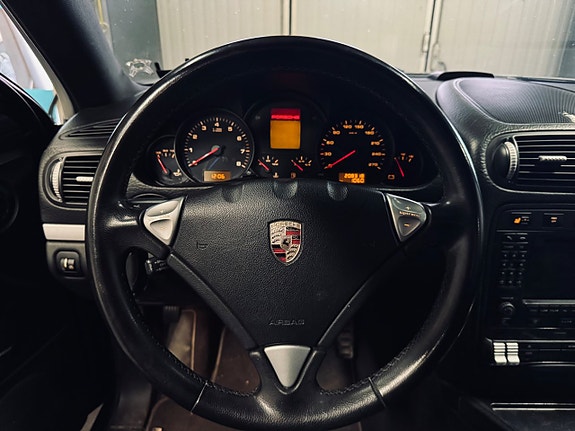 Porsche Cayenne 7 of 18