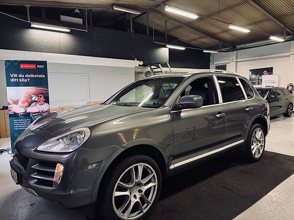 Porsche Cayenne 5 of 18