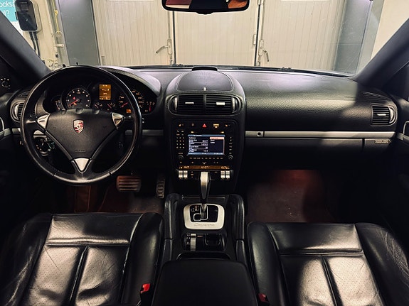 Porsche Cayenne 10 of 18