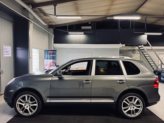 Porsche Cayenne 4 of 18