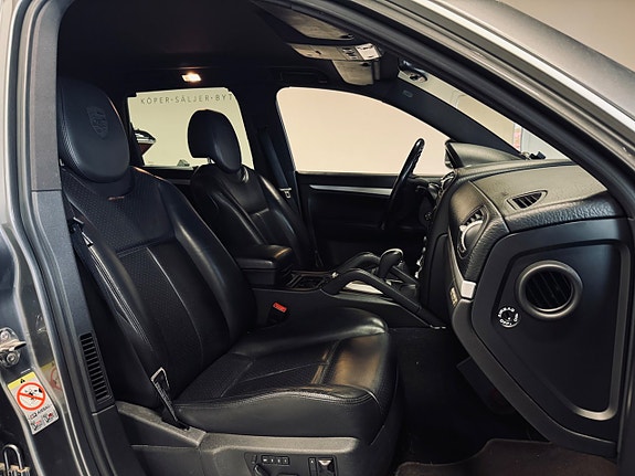 Porsche Cayenne 12 of 18
