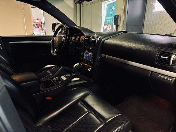 Porsche Cayenne 13 of 18