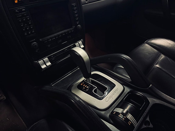 Porsche Cayenne 9 of 18