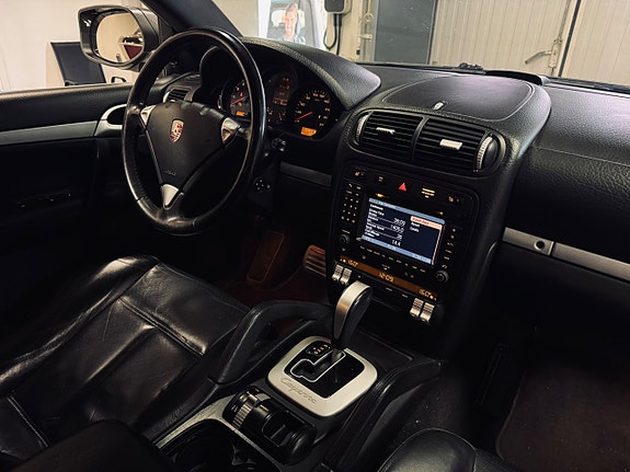 Porsche Cayenne 11 of 18