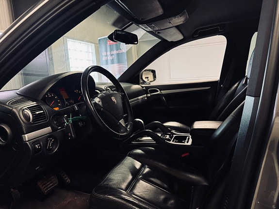 Porsche Cayenne 6 of 18