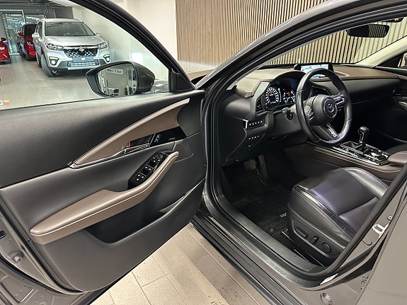 Mazda CX-30 7 of 14