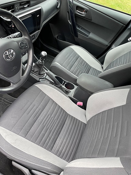 Toyota Auris 5 of 7