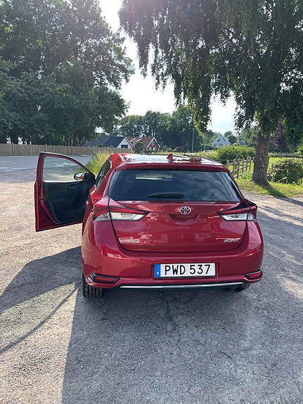 Toyota Auris 2 of 7