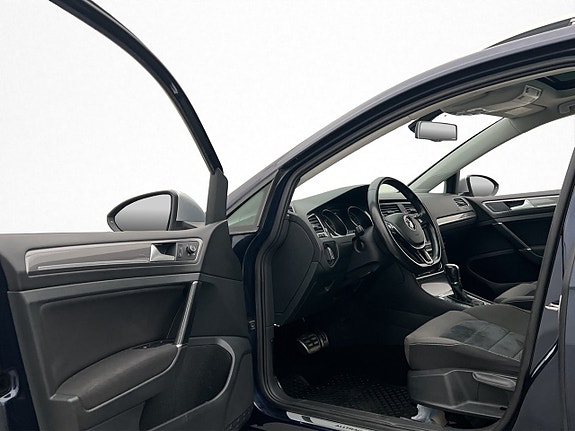 Volkswagen Golf Alltrack 10 of 30