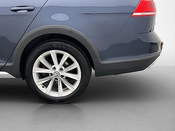 Volkswagen Golf Alltrack 29 of 30
