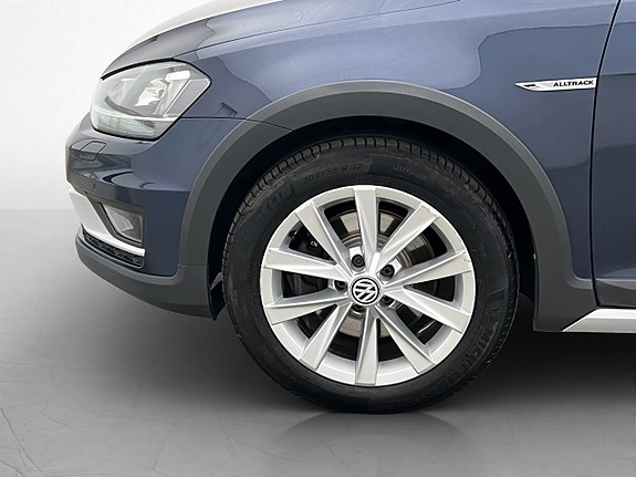 Volkswagen Golf Alltrack 28 of 30