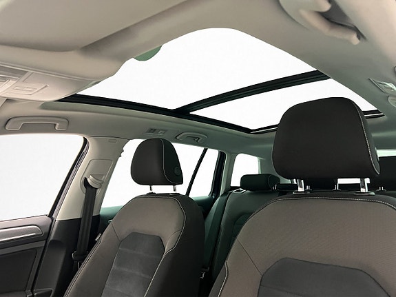 Volkswagen Golf Alltrack 12 of 30