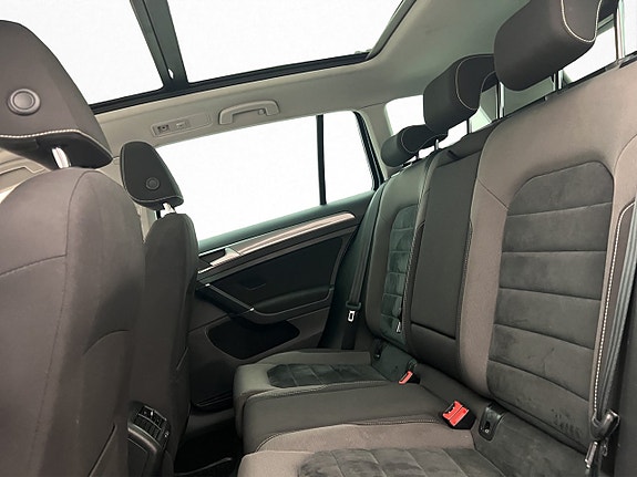 Volkswagen Golf Alltrack 25 of 30