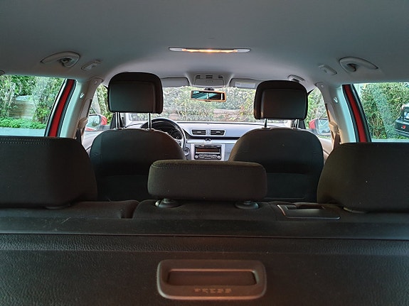 Volkswagen Passat 9 of 28