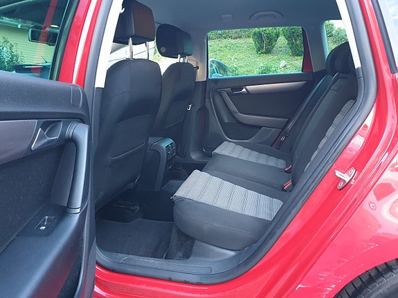 Volkswagen Passat 14 of 28