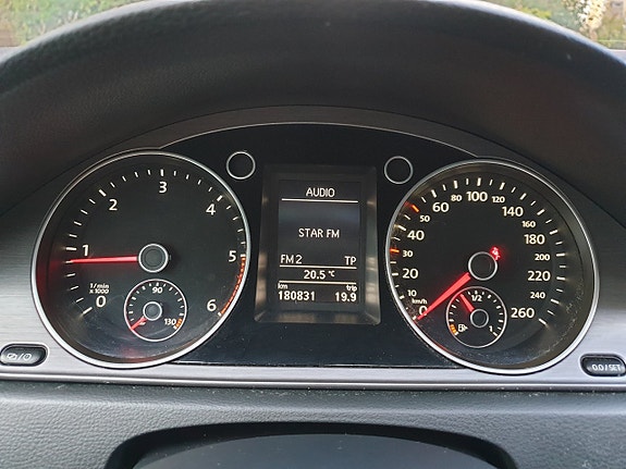 Volkswagen Passat 11 of 28