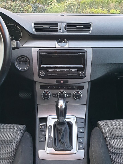Volkswagen Passat 20 of 28