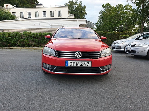Volkswagen Passat 2 of 28