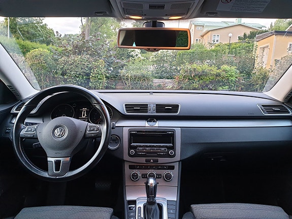 Volkswagen Passat 19 of 28