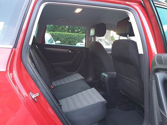 Volkswagen Passat 16 of 28