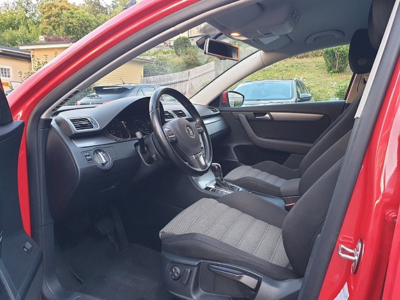 Volkswagen Passat 13 of 28