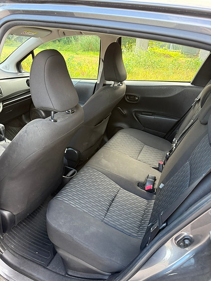 Toyota Yaris 7 of 7