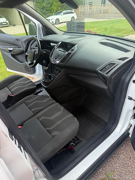 Ford Transit Connect 8 of 9