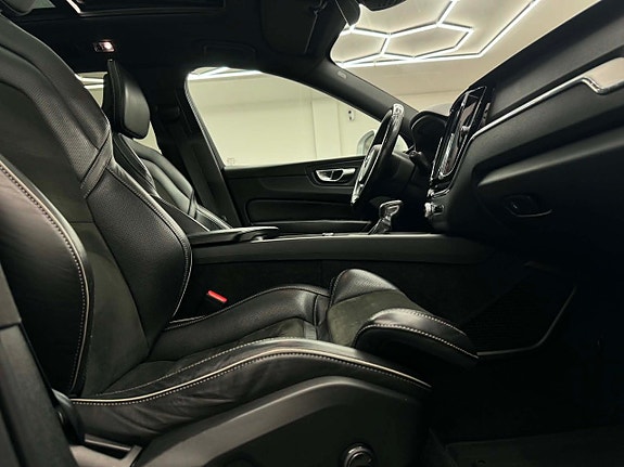 Volvo XC60 19 of 24