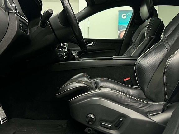 Volvo XC60 14 of 24