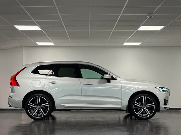 Volvo XC60 3 of 26