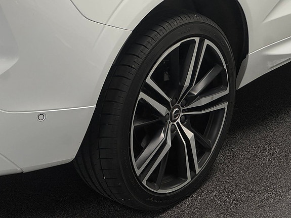 Volvo XC60 8 of 26