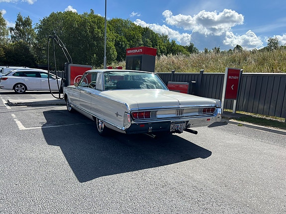 Chrysler 300 2 of 16