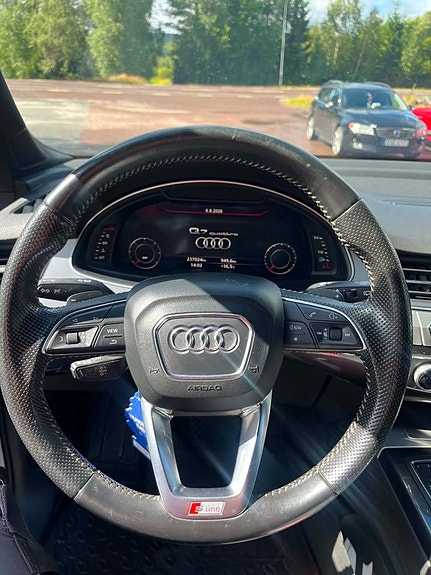 Audi Q7 7 of 16