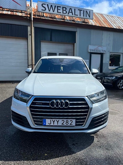 Audi Q7 2 of 16