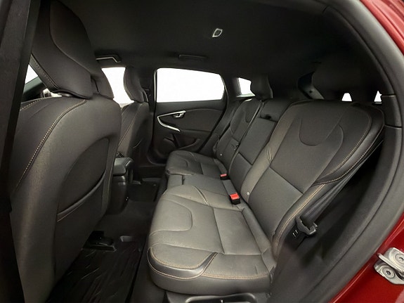 Volvo V40 Cross Country 24 of 30