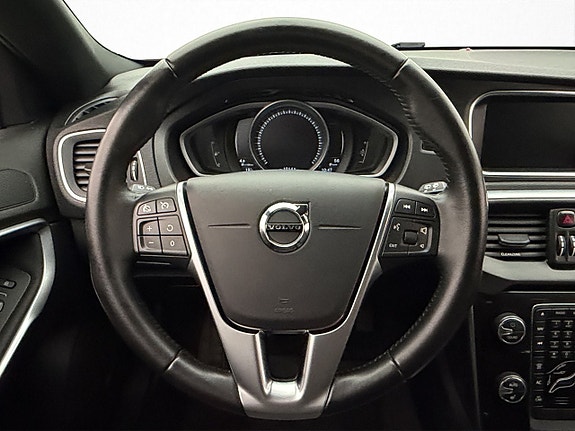 Volvo V40 Cross Country 11 of 30