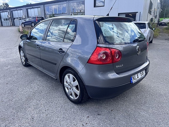 Volkswagen Golf V 2 of 6